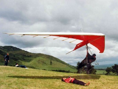 Hang glider : Gt ; Manufacturer : Moyes