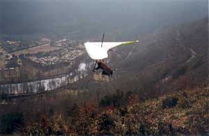 Decollage d'un deltaplane  depuis Merigot